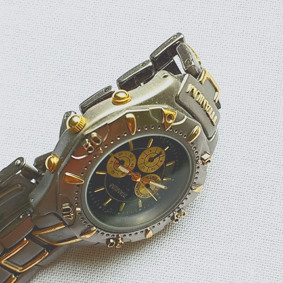 TITANIUM UNIVERSAL Quartz Watch - Picture 6 of 7